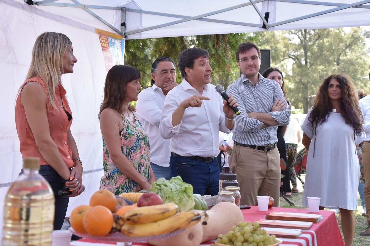Morón: Daniel Arroyo y Lucas Ghi supervisaron el operativo de entrega de tarjetas AlimentAR