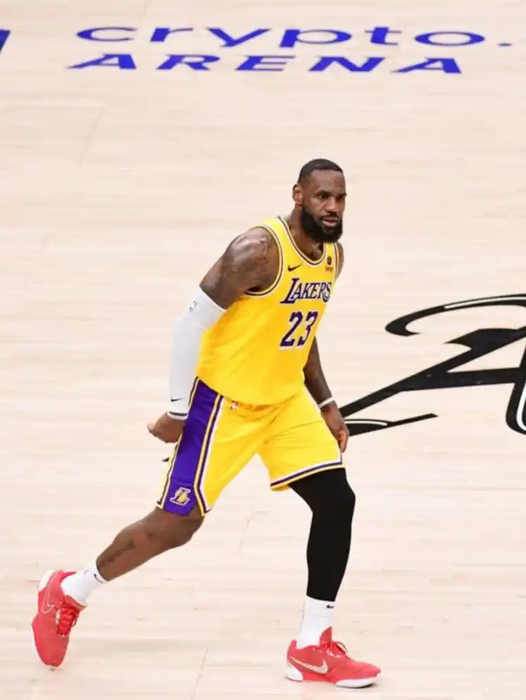 ¿Qué otros récords tiene LeBron James en la NBA?