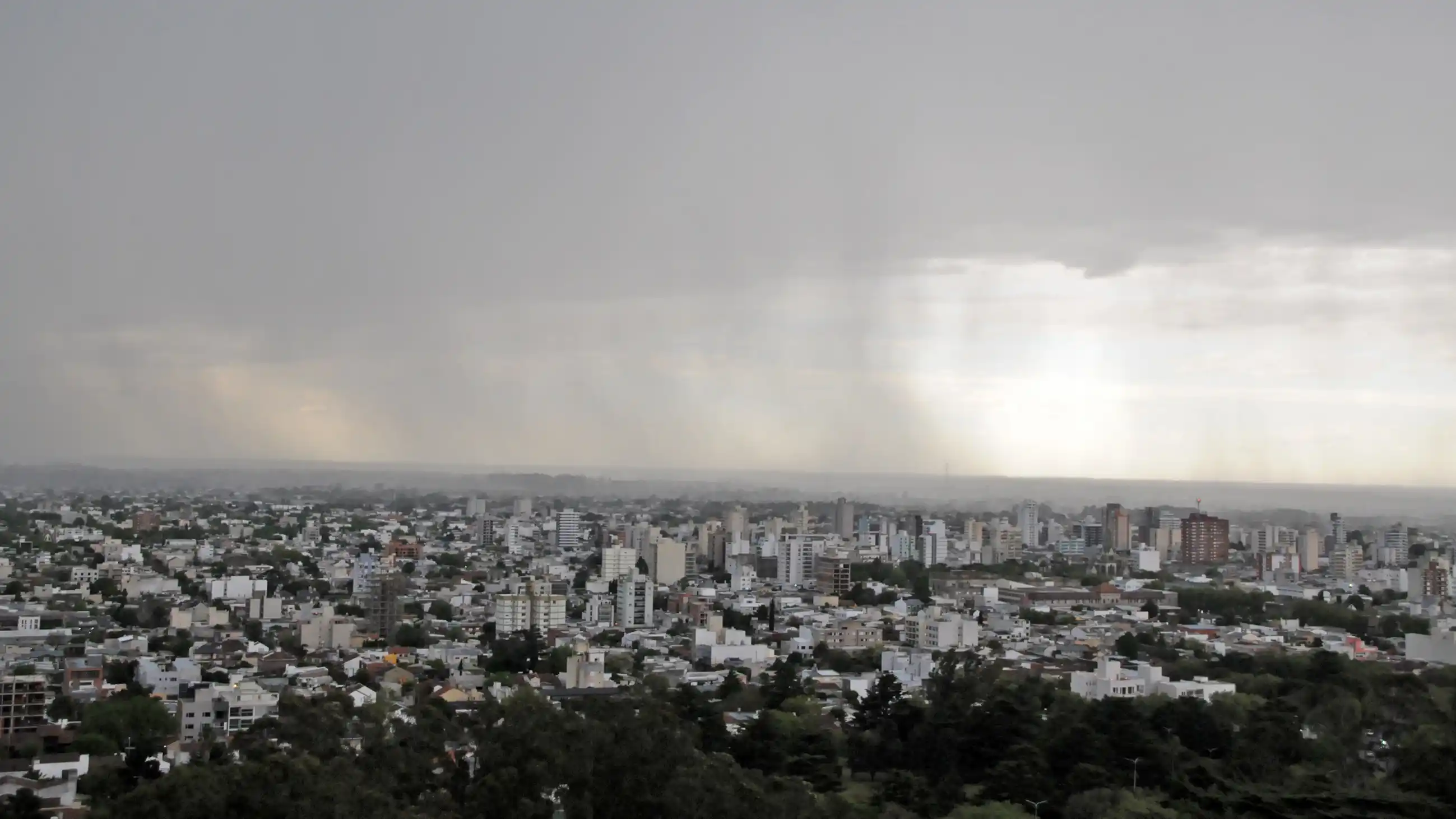 Rige un alerta de nivel amarillo para este miércoles en Tandil y la región por fuertes tormentas.
