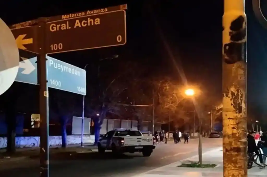 Lo mataron en una plaza adelante de su novia