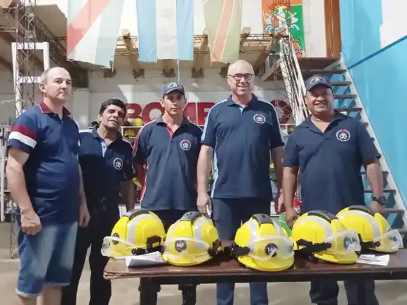 Bomberos Voluntarios de Villa del Rosario sumó nuevos cascos para incendios forestales