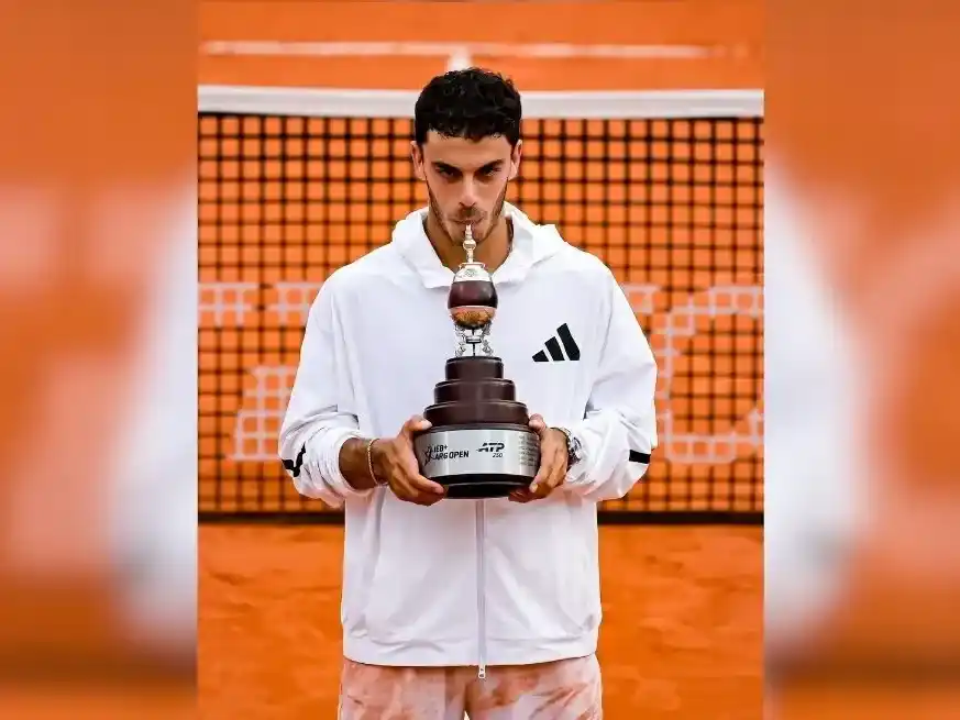 Cerúndolo celebra en Buenos Aires: el argentino conquistó el título ante su público. Foto: Marcelo Endelli/Getty Images