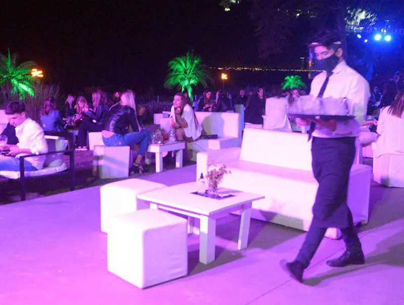 Sin baile y con un aforo del 30% reabren los salones de fiesta
