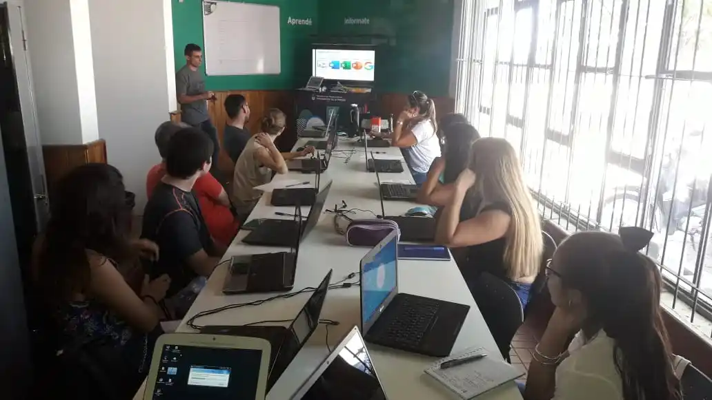 Punto Digital: Dan cursos para emprendedores