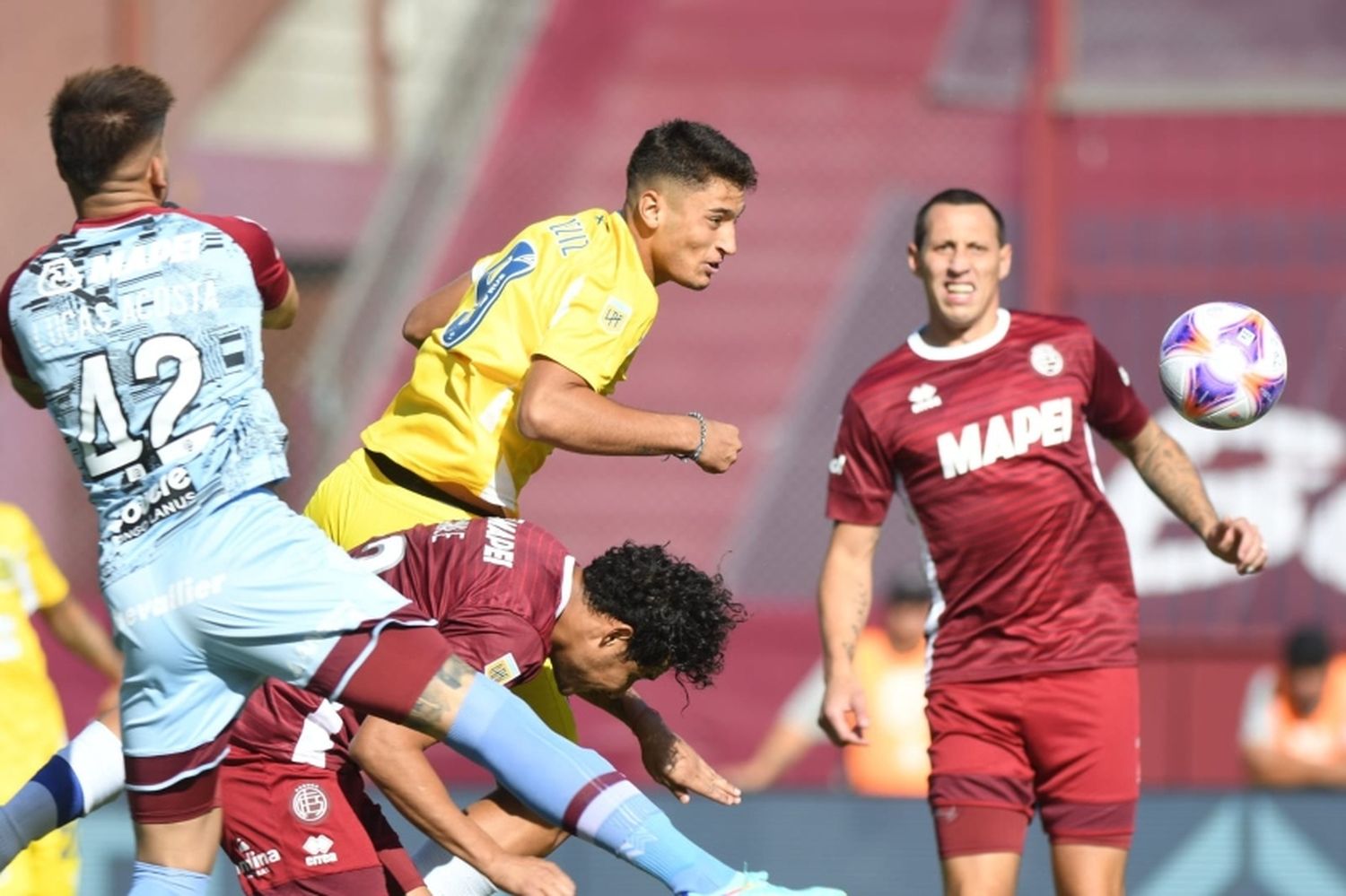 Un deslucido Central fue goleado 3-0 por Lanús y la diferencia pudo ser mayor