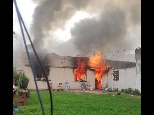 En el lugar trabajaron dotaciones del Cuartel Monolito y del de Caisamar.