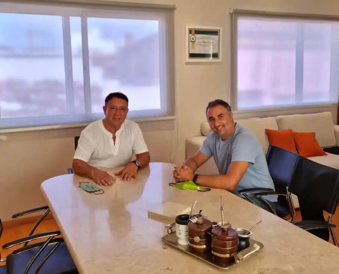 Tras la reunión con Santamarina, Escudero llamó a pensar en “el proyecto de ciudad que queremos”