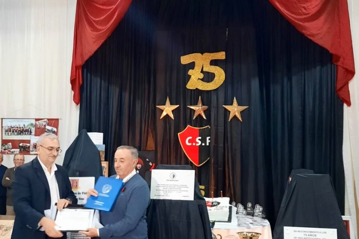 Alcides Calvo participó de la celebración por los 75 años del Club Sportio Roca