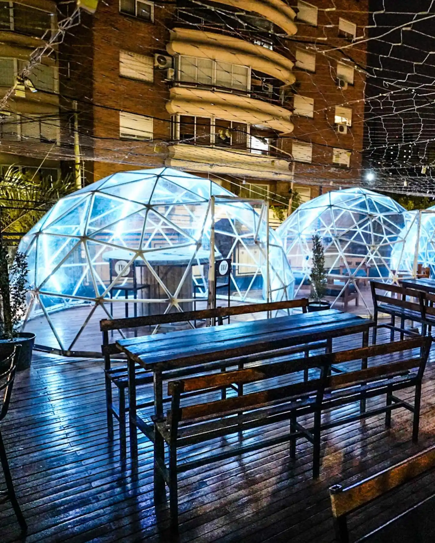 Cuarentena en San Miguel: Un restaurante ofrece “domos seguros” para comer en su terraza