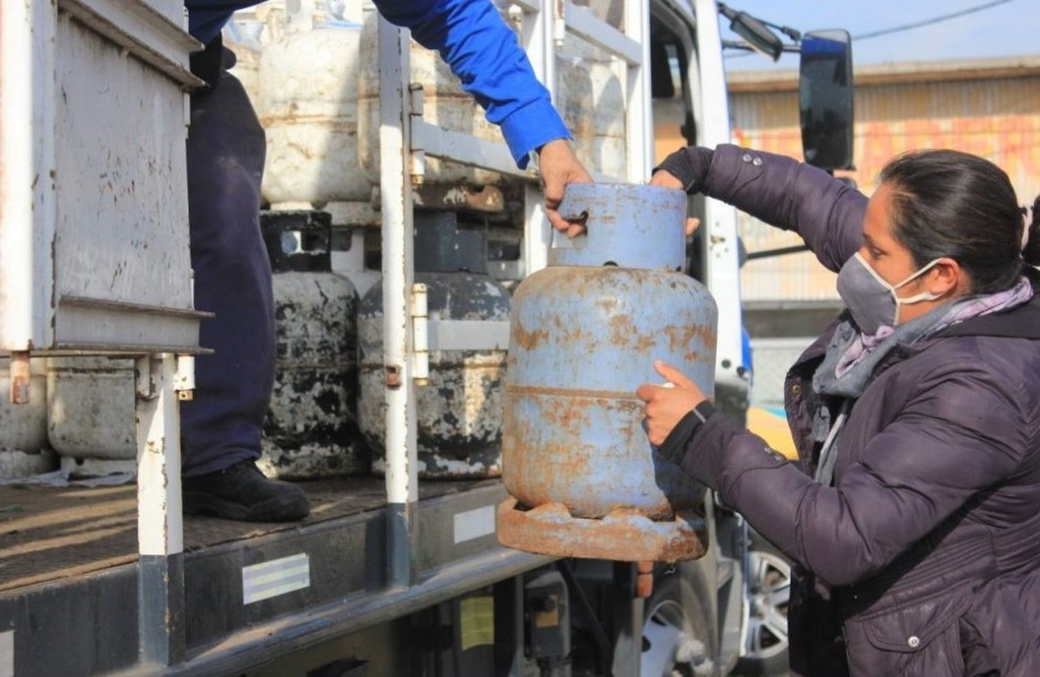 La Defensoría denunció el cobro de sobreprecios en el tubo de gas y rechazó las pretenciones de CEGLA