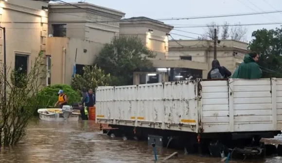 Sin banderas, solo ayuda: La Cámpora y la UCR de San Andrés de Giles se unen por los inundados de San Antonio de Areco