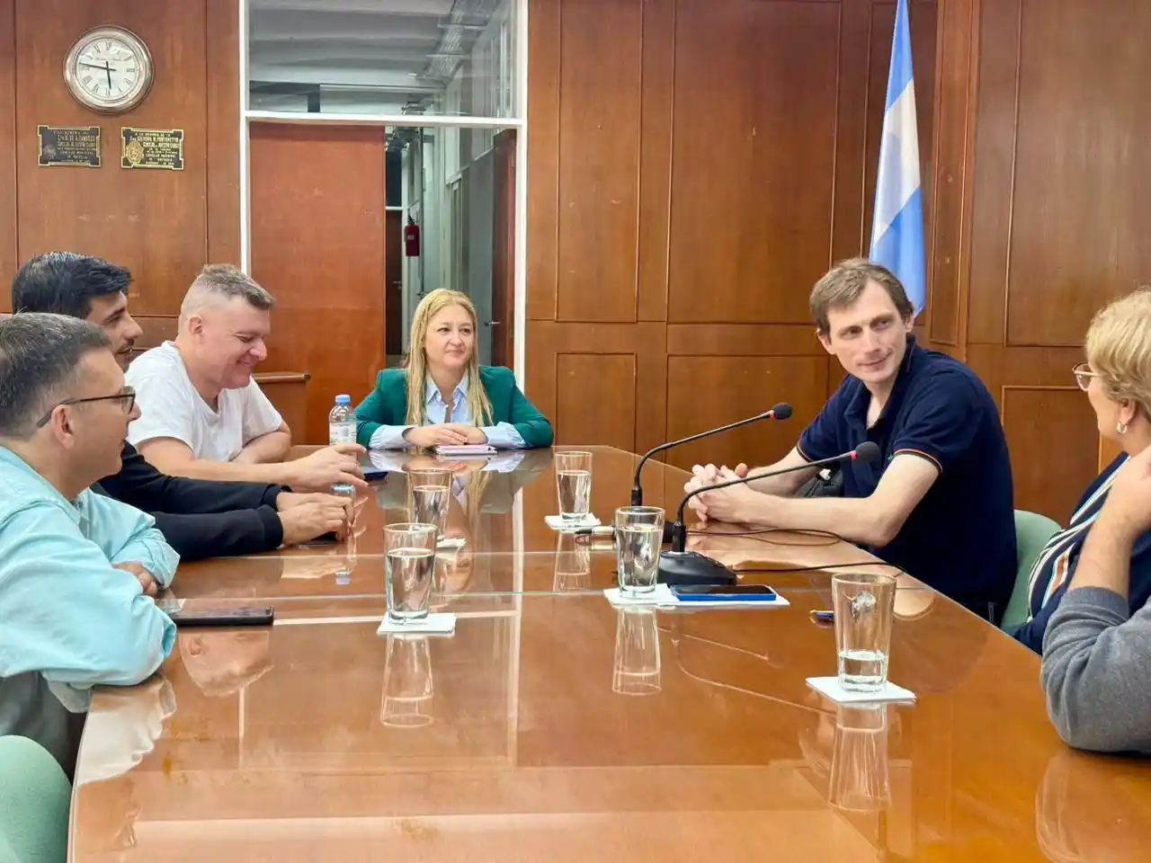 Alexis Gon presentó en el Concejo su proyecto internacional sobre prótesis robóticas