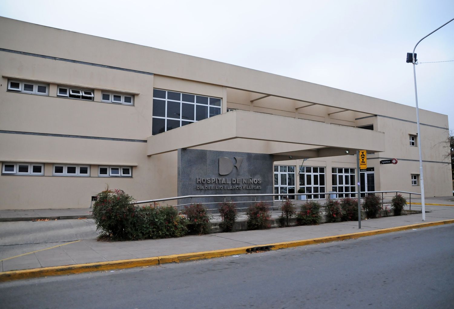 Comenzaron a vacunar contra el Covid en el Hospital de Niños