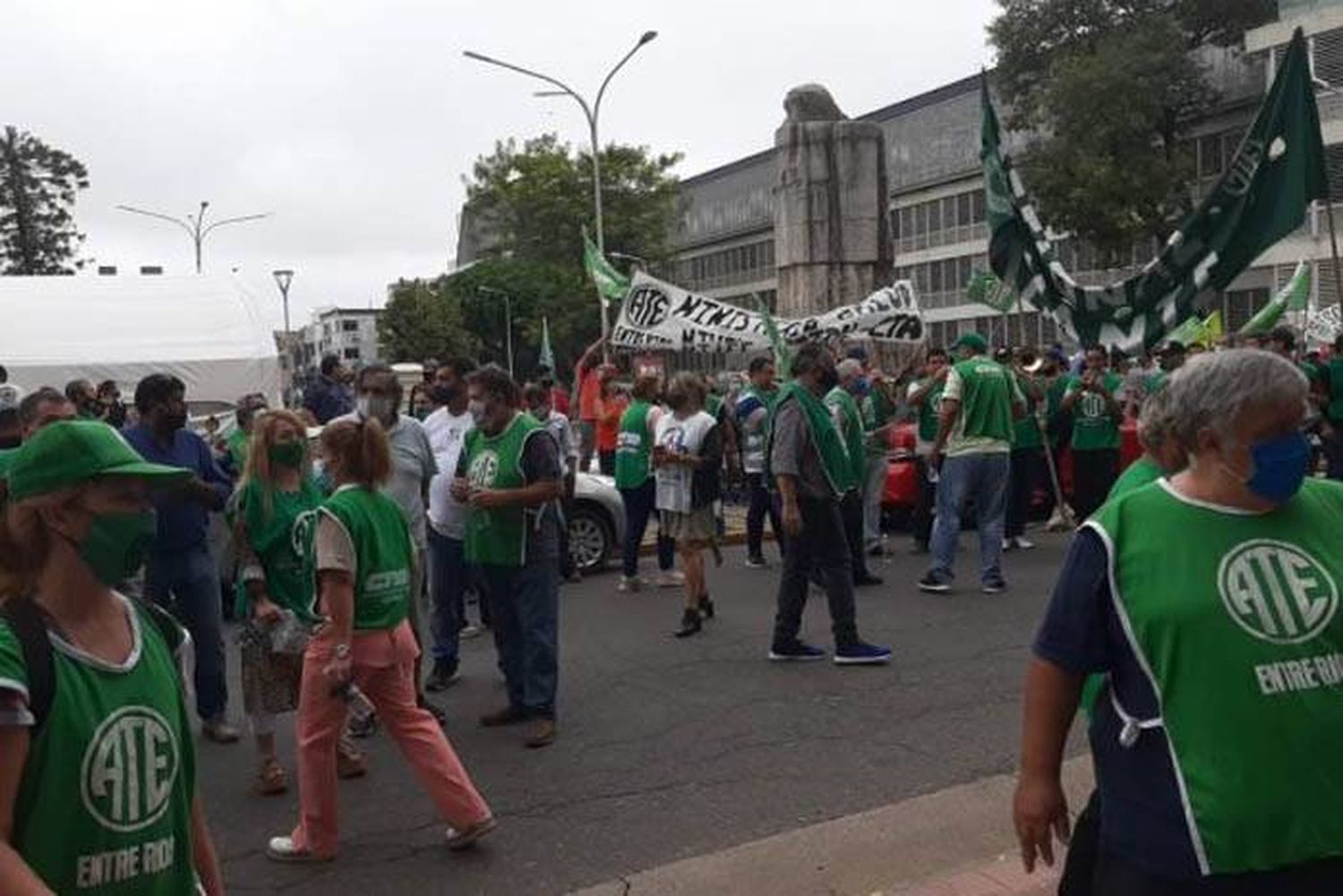 Manifestación de trabajadores en reclamo por salarios