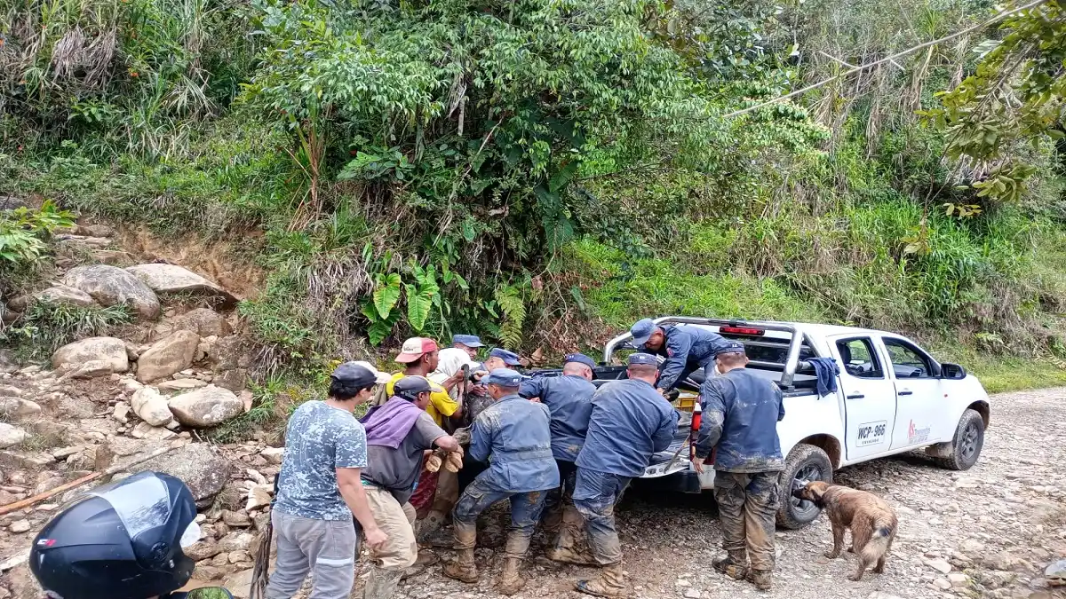 ¡LLUVIAS INTENSAS! Deslizamiento de tierra deja 5 muertos y 2 desaparecidos en  Antioquia