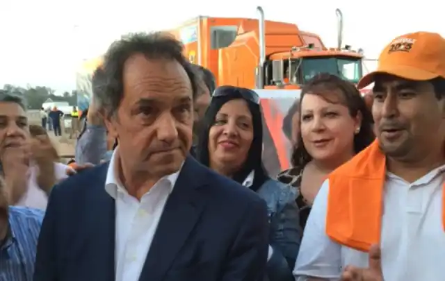 Scioli en Exaltación de la Cruz: "Es un día triste y amargo por el paro" 