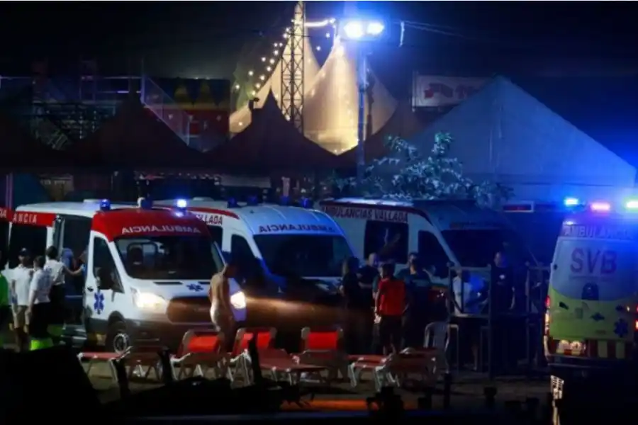 Un muerto y varios heridos tras el derrumbe de un escenario durante un festival de música en España