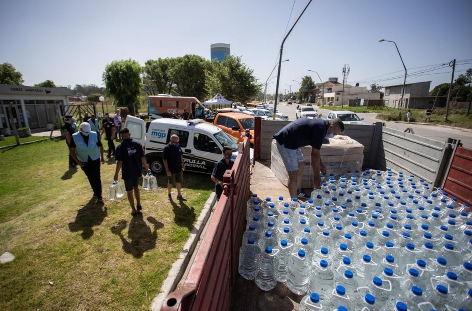 Refuerzan operativo para mitigar la falta de agua en zona sur