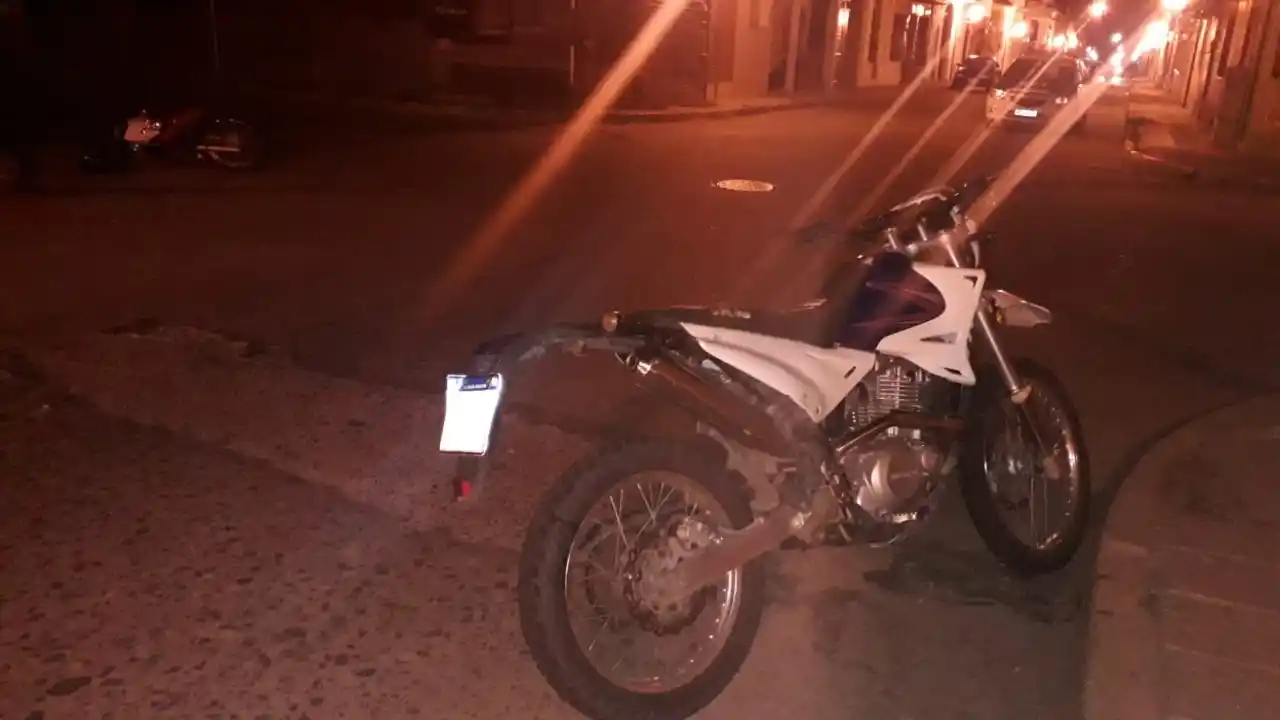 Dos motociclistas impactaron y uno fue derivado con fractura de cráneo