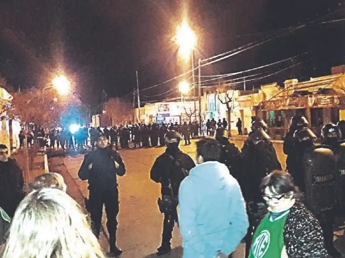 Chubut: rechazo de propuesta salarial e incidentes con docentes 