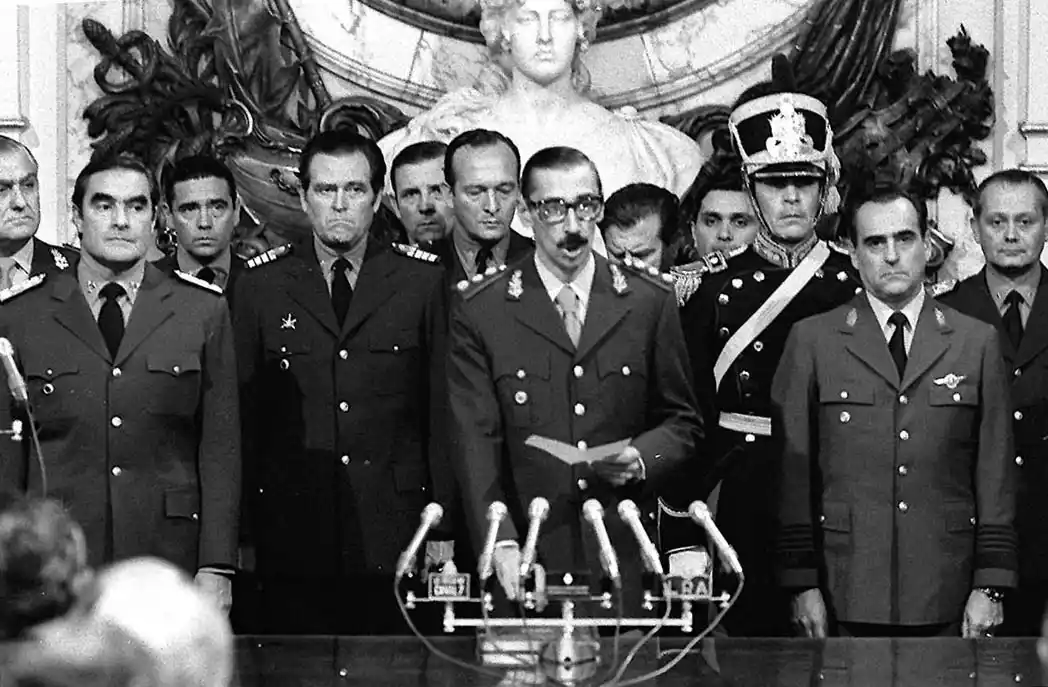 Juramento de Jorge Rafael Videla como presidente de facto impuesto por la Junta Militar el 29 de marzo de 1976.