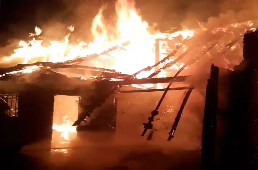 Murió una mujer tras un incendio en Punta Mogotes