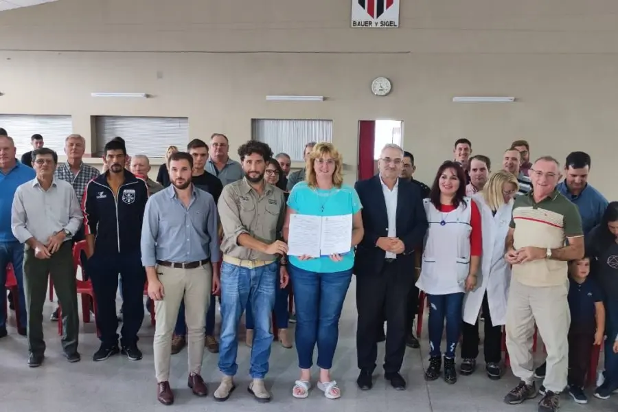 Se firmó convenio para mejorar caminos rurales en Bauer y Sigel