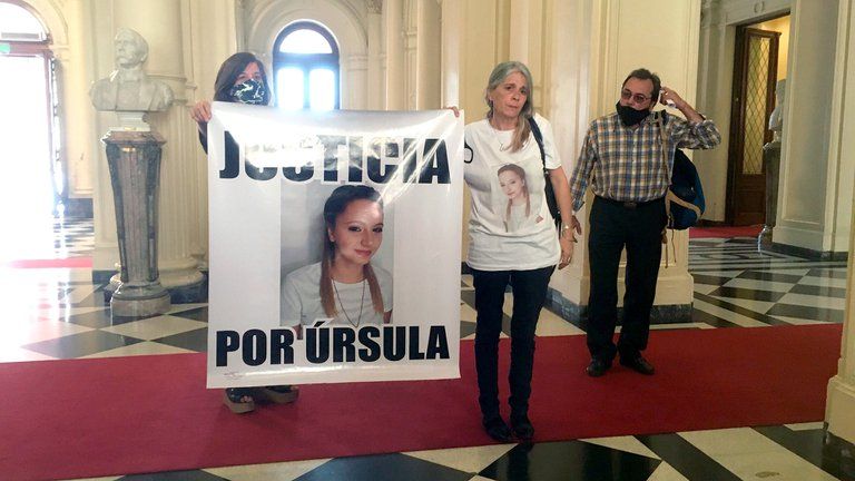 Alberto Fernández recibe a la madre de Úrsula Bahillo en la Casa Rosada