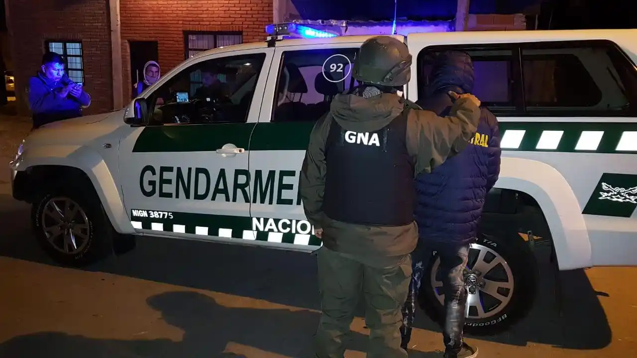 Detuvieron a dos dealers con dosis de cocaína y marihuana