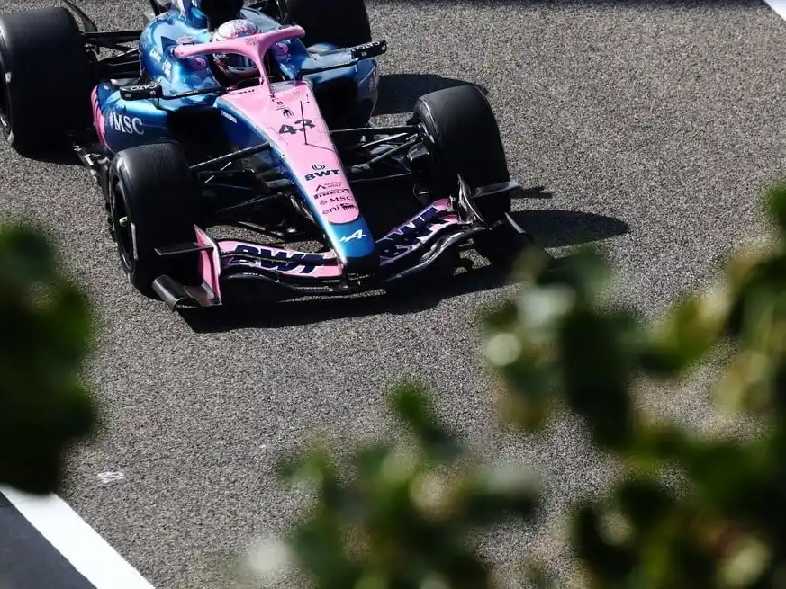 Colapinto afronta sus últimos test en Bahréin antes del debut oficial de la F1 2026. Crédito: Reuters/Jakub Porzycki