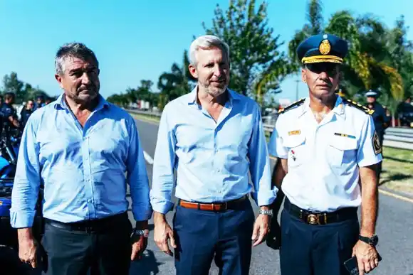 Seis policías muertos, precariedad extrema y un pastor como “solución” oficial