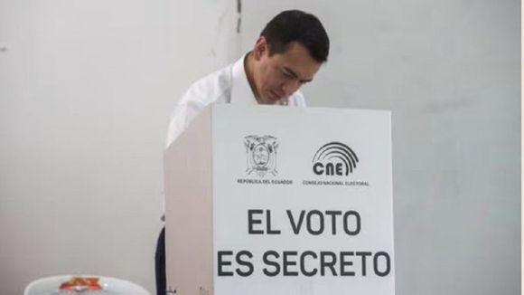 TRAS UNA JORNADA SIGNADA por la tensión: REPORTAN 72% de participación en referendo del Ecuador