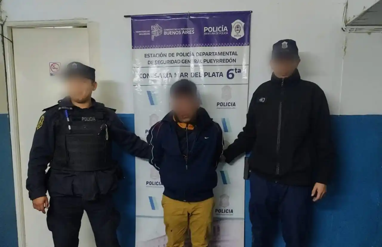 El aprehendido posee procesos por encubrimiento por robo de motovehículo.