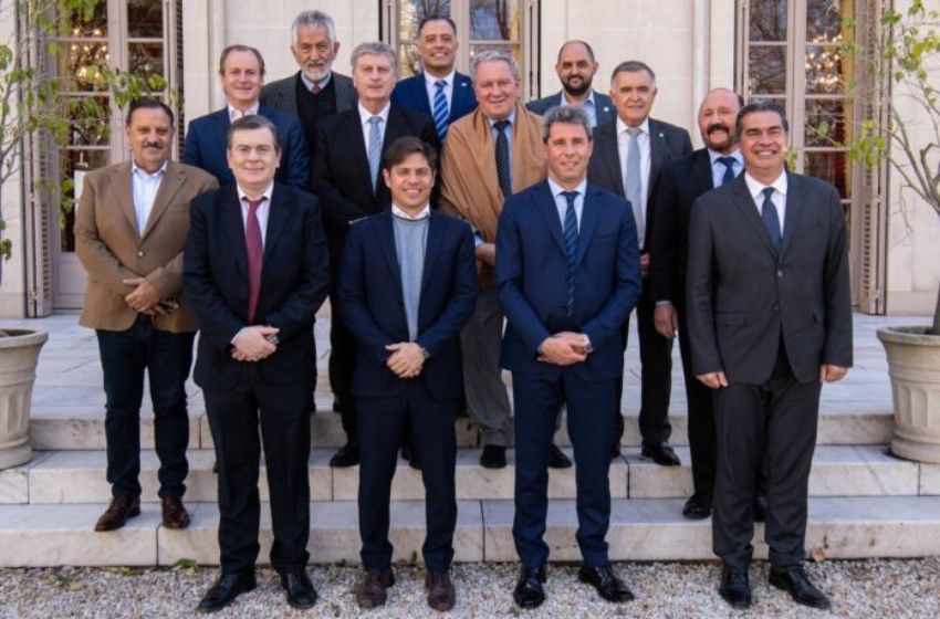 La Liga de Gobernadores llamó a impedir el "avasallamiento de las bases del federalismo"