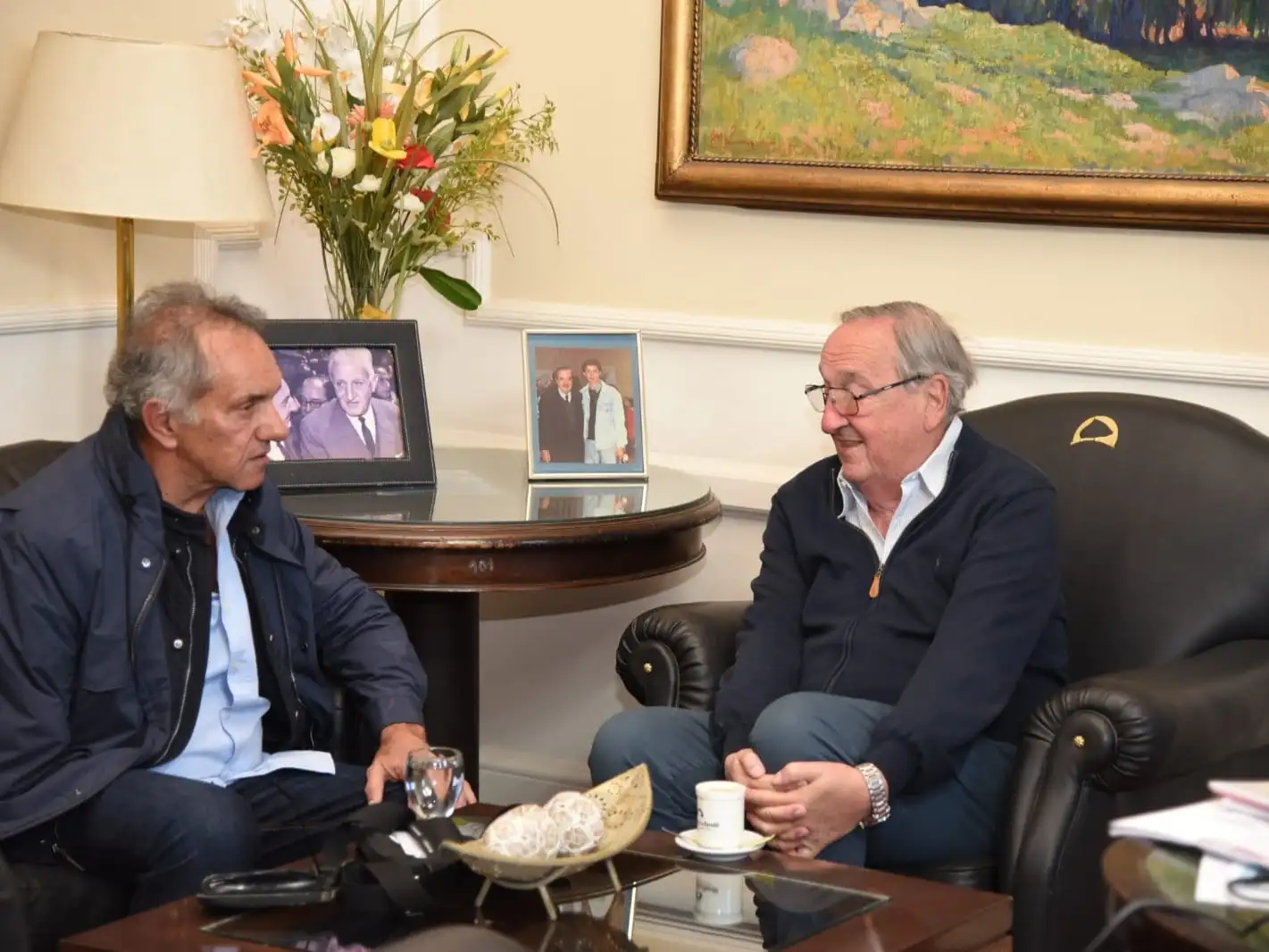 Daniel Scioli y el intendente Miguel Lunghi, en una reunión “de gestión y personal”.