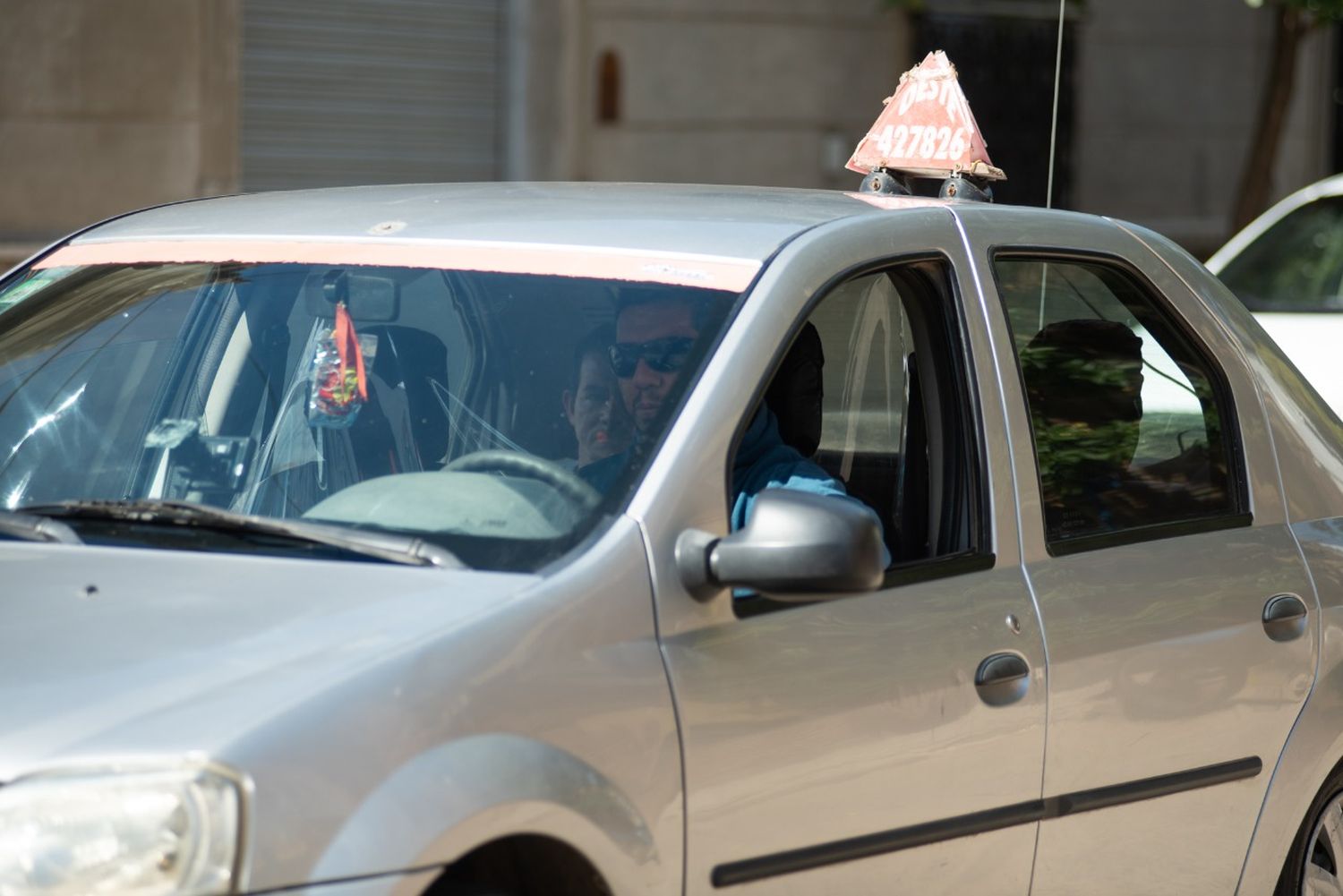 Mientras el Municipio intensifica las medidas de seguridad para el sector, remiseros reclaman poder subir más de un pasajero por viaje