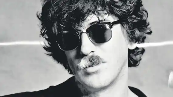 Se cumplen 35 años de “Cómo conseguir chicas”, el ecléctico y misterioso álbum de Charly García