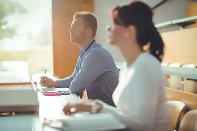 La importancia y ventajas de contratar personas mayores de 45 años