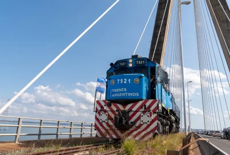 El tren de cargas volvió a cruzar a Paraguay tras 7 años: En los próximos días retornará a Zarate