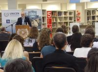 En un acto cargado de emoción, se reconoció a ex autoridades y a personal de la Unicen con 25 y 50 años de servicio