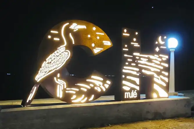 La costanera de Chascomús ya tiene su primer punto selfie: el Parador Mulé inauguró una nueva atracción para redes sociales