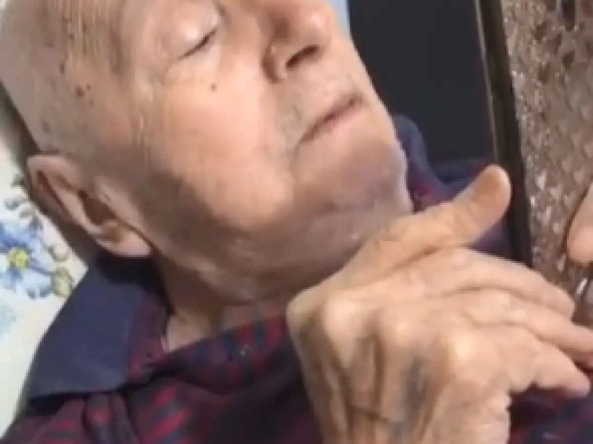 Una canción de La Mona le hace recobrar la memoria y se vuelve viral