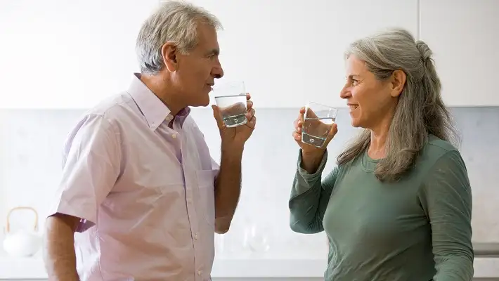 ¡Llegó el verano, a tomar agua! Presbifagia, para tener en cuenta