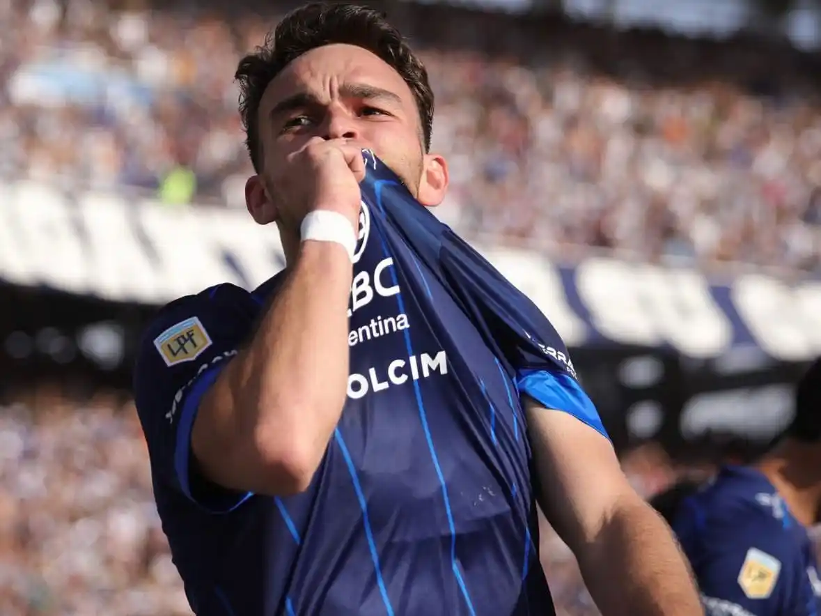 Valentín Depietri festeja el gol ante Racing.
