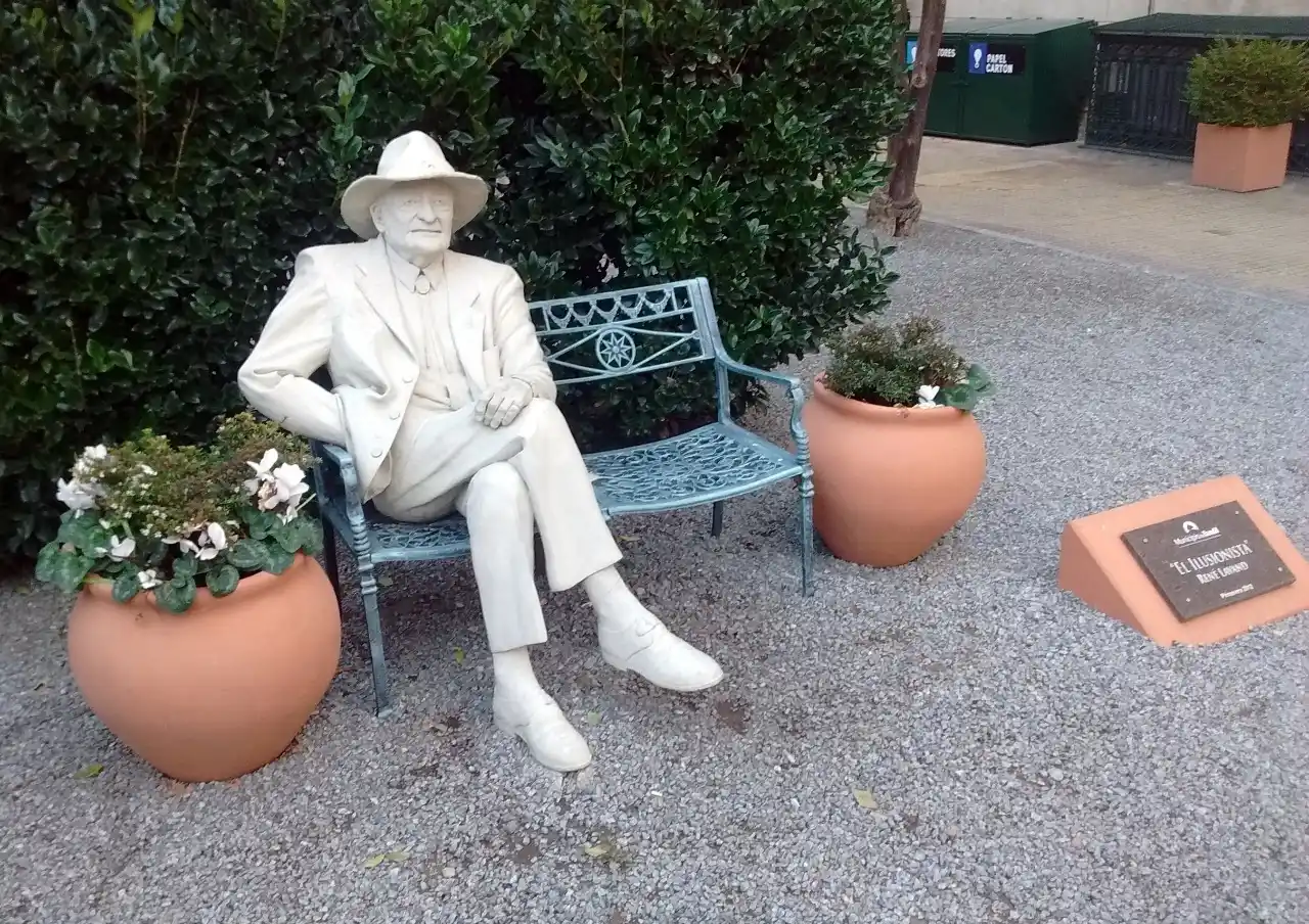 El homenaje a René Lavand, en el Paseo de las Personalidades.