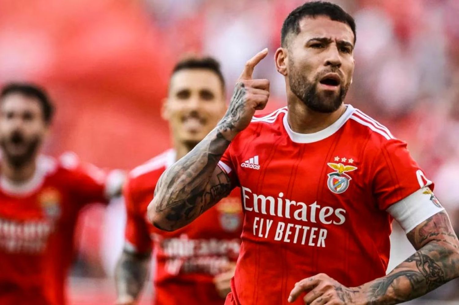 Nicolás Otamendi se queda en Europa: donde jugará