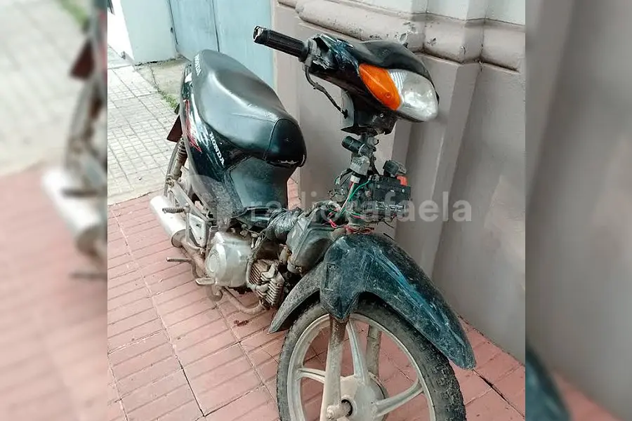 Le robaron la moto a la mañana y la abandonaron horas más tarde en otro lado