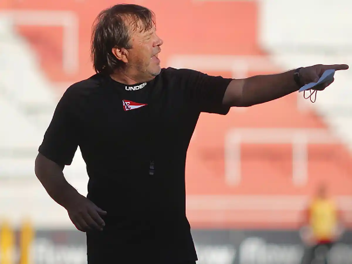 Zielinski podría hacer tres cambios para visitar a Central