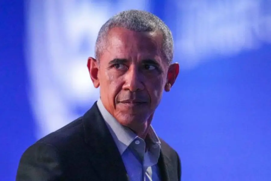 Barack Obama informó que tiene COVID-19