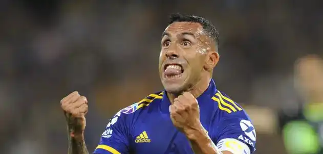 Boca goleó en la Bombonera, pero River sigue en la punta